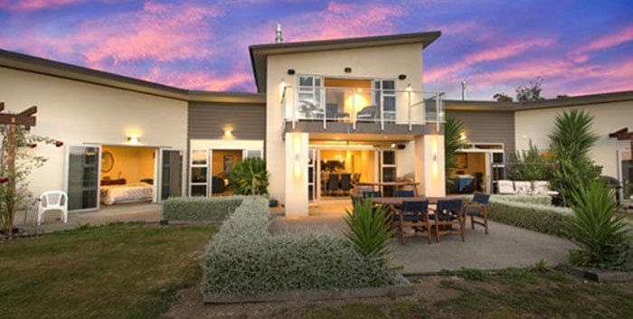 $185 for a One Night Luxury Stay for Two People or $319 for Two Nights - Both Options incl. Continental Breakfast, Gourmet Platter for Two and Much More
