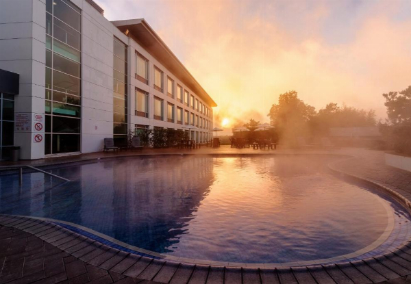 Luxury Stay for 2 in Deluxe Room at Rydges Rotorua incl. Buffet Breakfast at Chapman's Restaurant, Drinks on Arrival, Late Check-Out, Parking, Access to Geothermally Heated Pool & More - Midweek, Weekend & Family Options Available for up to 3 Nights