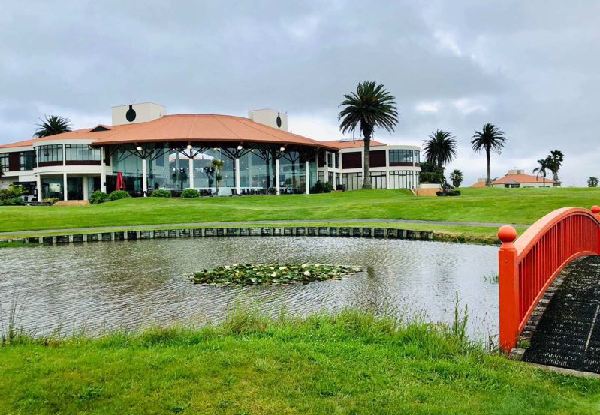 One-Night Villa Accommodation & Green Fee for Two People incl. Private Parking & WiFi