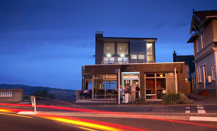 Luna Bar & Restaurant