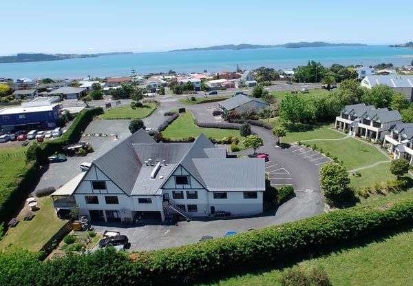 Two Nights for Two People in Snells Beach incl. Cooked Breakfasts Each Morning - Options for Three Nights