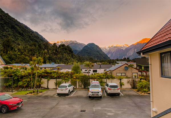 One Night Stay for Two People at Franz Josef  Bella Vista incl. Continental Breakfast, Cycle Hire & Late Checkout - Option for Two Nights