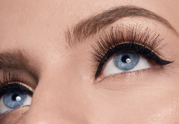 Full Set of Classic Eyelash Extensions - Option for Full Volume Eyelash Extensions incl. a Brow Shape & Tint