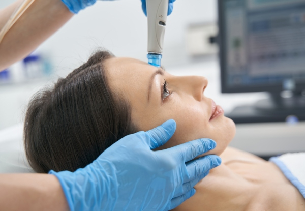 Hydradermabrasion Treatment with a Hydrating Mask
