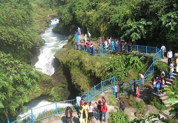 Eight Day Kathmandu Chitwan & Pokhara Tour incl. English speaking Tour Guide,Twin Share Accommodation & Breakfast
