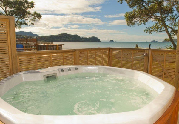 Coromandel Beachfront Break for Two People. incl. Free WiFi, Late Checkout, Use of Kayaks, Beach Bar, BBQ & Spa Pool - Options for Two or Three Nights