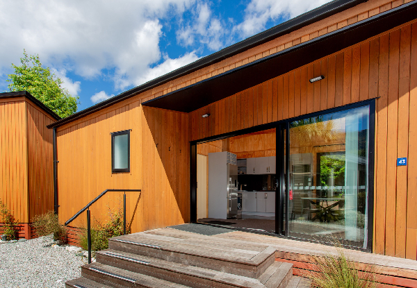Two-Night Stay for up to Six People in a Two-Bedroom Apartment incl. Late Check Out, WiFi & Parking - Option for up to Four People in a One Bedroom Motel
