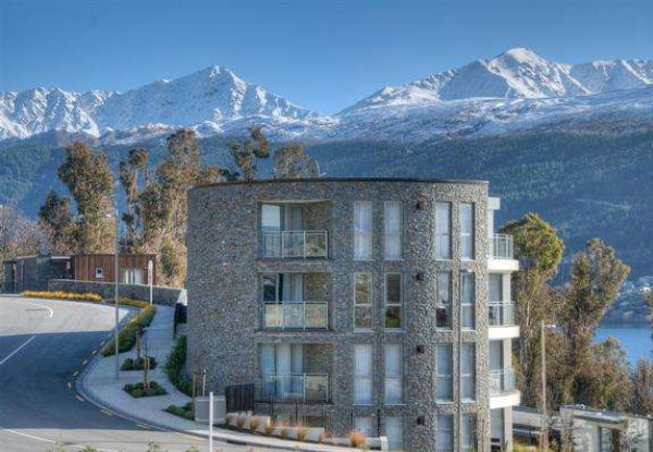 4.5-Star, Two-Night Getaway to Queenstown Village in a Two Bedroom Apartment for up to Four People incl. Complimentary Return Water Taxi for Two, One Pizza & Two Beers at Stacks Pub & 20% Hilton Hotel F&B Discount Voucher