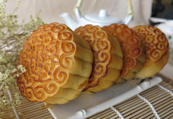 From $20 for a Box of Four Moon Cakes – Available in Four Flavours