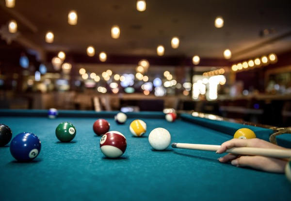 One-Hour Pool Table Game incl. Two Cans of Soft Drink or Two Heineken 0%