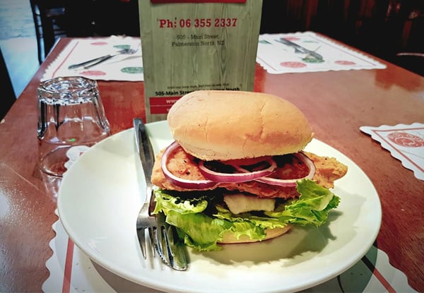 One Burger incl. Chips & a Handle Beer - Option for Two Burgers incl. Chips & Two Beers
