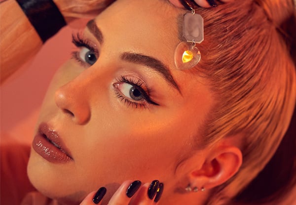 Donate to Lifeline for Your Chance to Win $200 a Westfield Shopping Experience with Theia