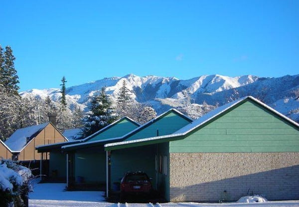 Midweek One-Night Family Getaway in Hamner for up to Five People - Option for Two-Nights