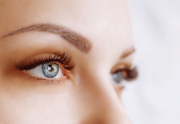 Enhancing Eye Trio & Awakening Eye Mask Massage incl. Eyelash Tint, Eyebrow Shaping & Tint
