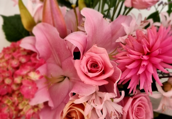 Luxury Mother’s Day Fresh & Seasonal Flower Bouquet incl. Free Auckland CBD Delivery - Option for Medium & Large in Pink or Purple