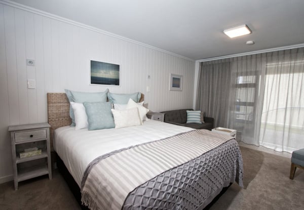 $799 for a Two-Night Luxury Couples Retreat incl. a Bottle of Wine, 1.5-Hour Aroma Hot Stone Massage for Two, Three-Course Dinner at Fisherman Wharf Restaurant & More