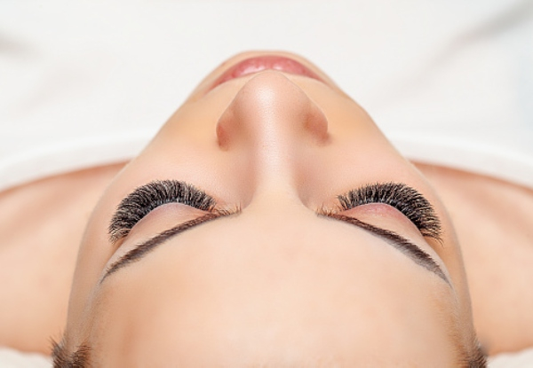 Classic Eyelash Extensions incl. Eyebrow Shape - Options for Soft Silk Full Set or Russian Volume