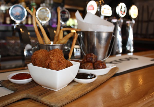 Diva Platter & Four Tap Beers or House Wines