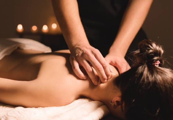 One-Hour Couples Massage Experience at Willis Spa - Option for Balinese or Deep Tissue Massage