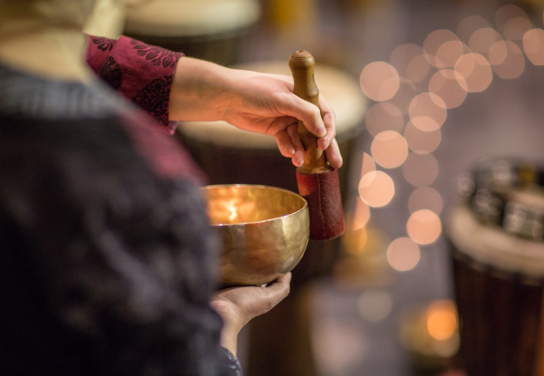 Perfect Vibe Mini Three-Hour Retreat incl. Somatic Yin Yoga, Yoga Nidra & Sound Bath Healing Session for One - Option to incl. Yoga Bolster