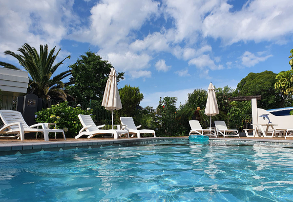 Relaxing Weekend Escape for Two in Whangamata incl. Private Hot Tub, Continental Breakfast & 11am Late Check-Out - Options for Two or Three Nights