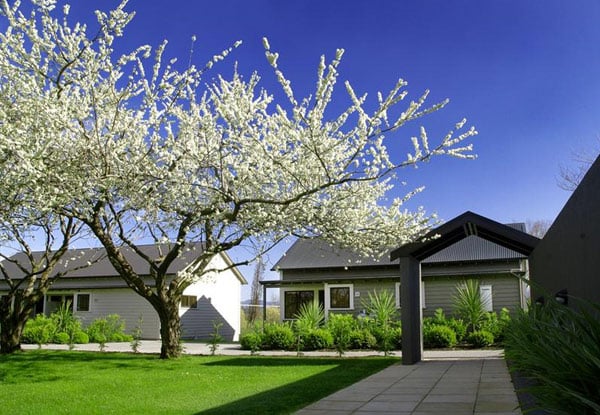 Romantic One Night Vineyard Getaway in the Winemakers Cottage for Two incl. Late Checkout of 12.00pm, Wi-Fi, Parking, Full Breakfast in The Pavilion Restaurant & Vintage Bike Hire