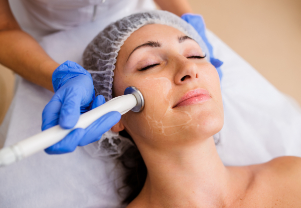 Hi-Frequency Facial Treatment for Oily/Acne
Prone Skin