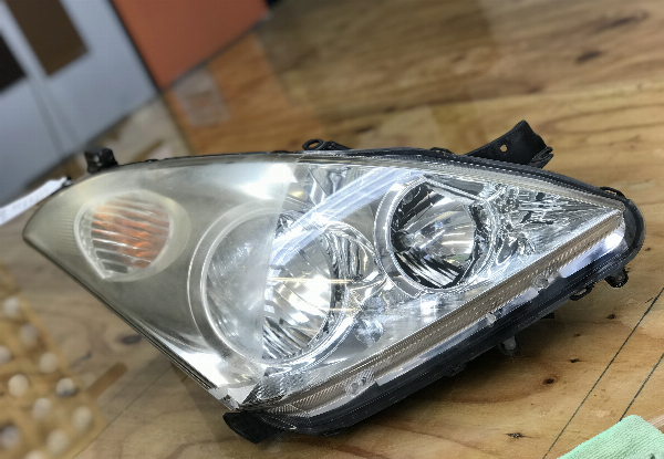 Lens Clear Headlight Restoration