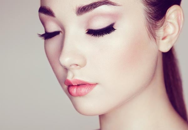 Full Set of Eyelash Extensions