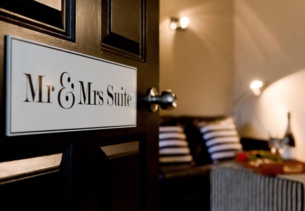 One-Night Romantic Couples Spa incl. Honeymoon Accommodation, Bottle of Bubbles on Arrival, Night Spa, Breakfast in Bed, Late Checkout & Couple's Massage