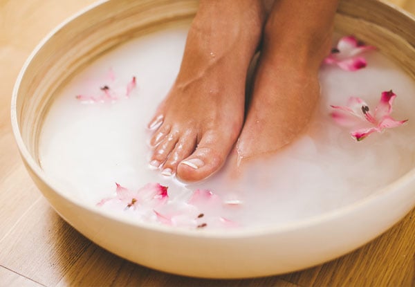 60-Minute Reflexology Treatment incl. Foot Bath & Massage