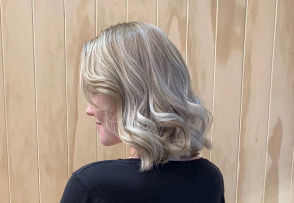 Balayage Deluxe Hair Package incl. Toner, Shampoo Wash, Head Massage, Colour Lock Treatment with a Blowwave & Style Finish - Option for Half Head Highights
