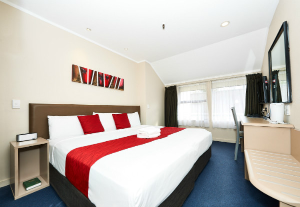 Auckland Suburban One-Night Escape for Two incl. Studio Room, Late Check-Out, Car Park, WiFi, 10% off Food & Beverage - Option for Two Nights Available