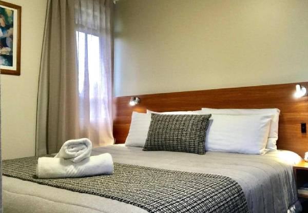 One-Night Stay at Ventura Inn & Suites Hamilton for Two People incl. Breakfast - Option for Standard Studio & Standard Suite — photo 4