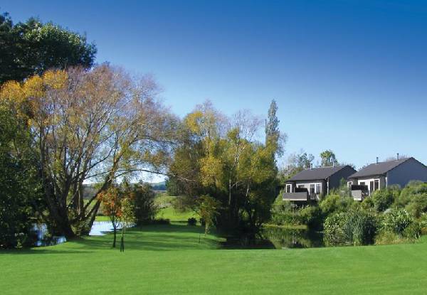 One-Night Five-Star Luxury Vineyard Getaway for Two People in a Winemakers Cottage incl. Late Checkout of 12pm, Breakfast, Wi-Fi, Car Parking & Vintage Bike Hire - Options for Garden or Lakeside Cottage & Two-Night Stays — photo 3