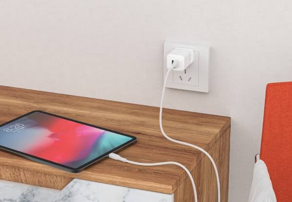 Titan 35W Ultra Fast Charger with USB-C & USB-A — photo 4