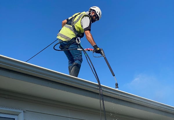 Single-Storey House Maintenance - Options for Internal & External Window Clean, Gutter Clean, or Full House Wash Maintenance Package for up to Five-Bedroom Homes — photo 6