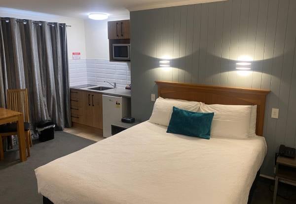 One-Night Stay at City Suites Tauranga in a Standard Studio Room for Two People — photo 2