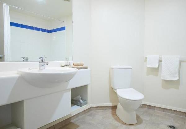 One-Night Stay at Ventura Inn & Suites Hamilton for Two People incl. Breakfast - Option for Standard Studio & Standard Suite — photo 8