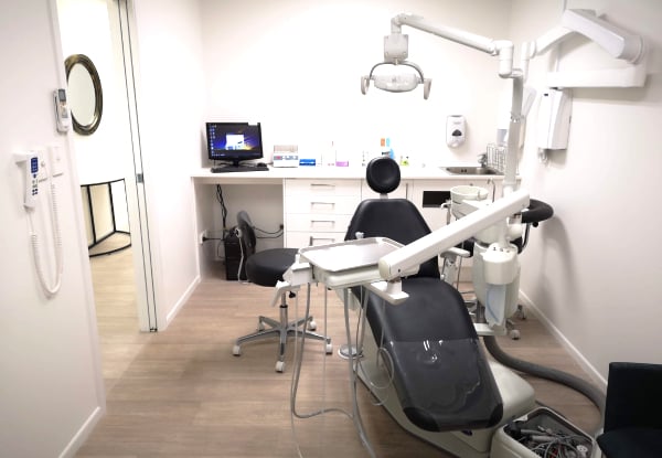 Dental Check-Up Package incl. Examination, X-Rays, Scale & Polish — photo 5