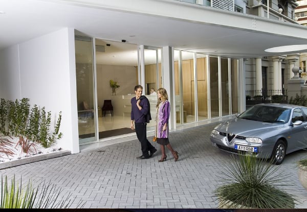 One-Night 4.5 Star Auckland Stay for Two in a One-Bedroom Apartment incl. Buffet Breakfast, $50 Food & Beverage Credit, & Car Parking — photo 8
