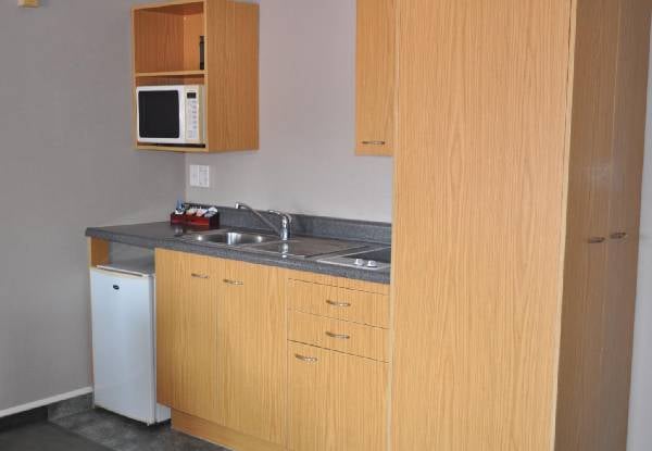 One-Night Stay at City Suites Tauranga in a Standard Studio Room for Two People — photo 5
