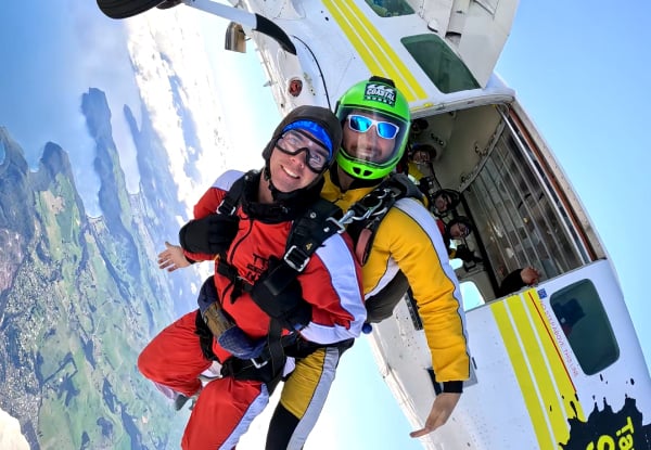 12000-Feet Tandem Skydive Package incl. $40 Voucher Towards a Camera Package or Exit Image - Option for 15000-Feet — photo 3