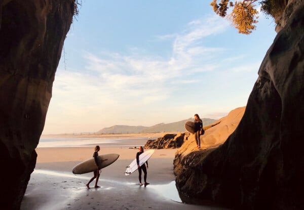 Group Beginner Surf Lesson at Muriwai Surf School — photo 4