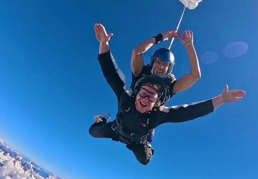 10,000ft Tandem Skydive in Franz Josef from $367.21 per Person — photo 4