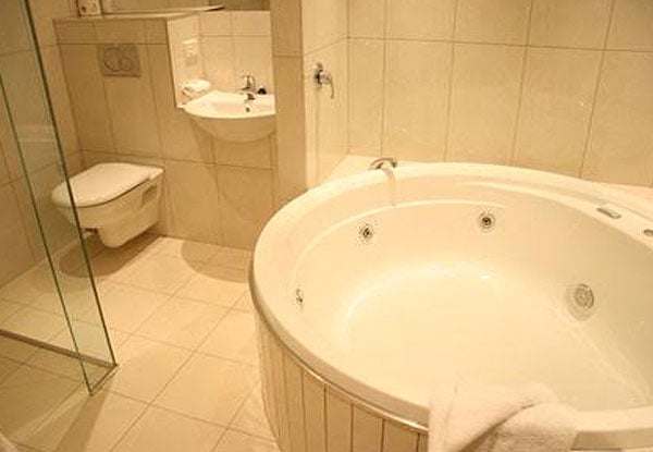 One-Night Napier Escape for Two People in a Partial Ocean View Room incl. Breakfast - Option for Ocean View Studio or Ocean View Suite — photo 6