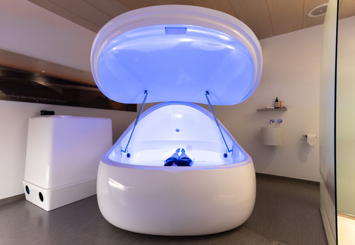 Pause the Pace, Find Your Calm: 55-Minute Magnesium Float Session for One Person - Option for Two — photo 3