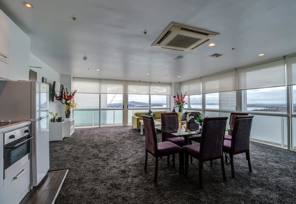 One-Night 4.5 Star Auckland Stay for Two in a Penthouse Apartment incl. Buffet Breakfast, $75 Food & Beverage Credit, In-Room Minibar & Car Parking — photo 4