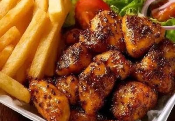 $50 Food & Beverage Voucher Towards Dinner for Two People at The Sizzler House & Bar — photo 7