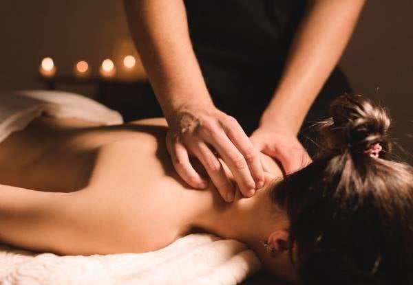 One-Hour Couples Massage Experience at Willis Spa - Option for Balinese or Deep Tissue Massage